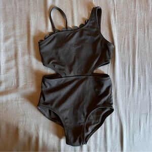 🖤 Girls Art Class Swimsuit - Size Small (6/7), Scallop Edge, One Shoulder Suit